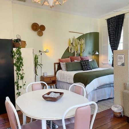 Charming 1885 Parlor Loft Downtown Savannah Stay Exterior photo