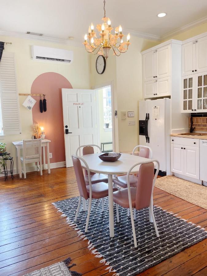 Charming 1885 Parlor Loft Downtown Savannah Stay Exterior photo