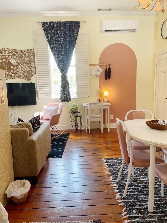 Charming 1885 Parlor Loft Downtown Savannah Stay Exterior photo